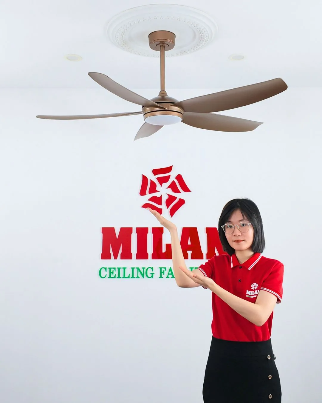 Quạt trần đèn 5 cánh FY528 - màu đồng cát phù hợp nhiều không gian.